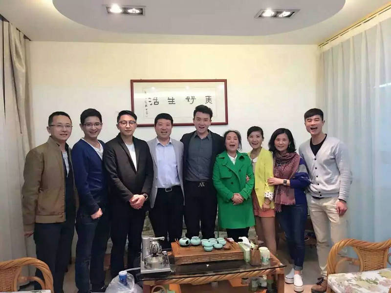 领导合影--好百邻家政保洁